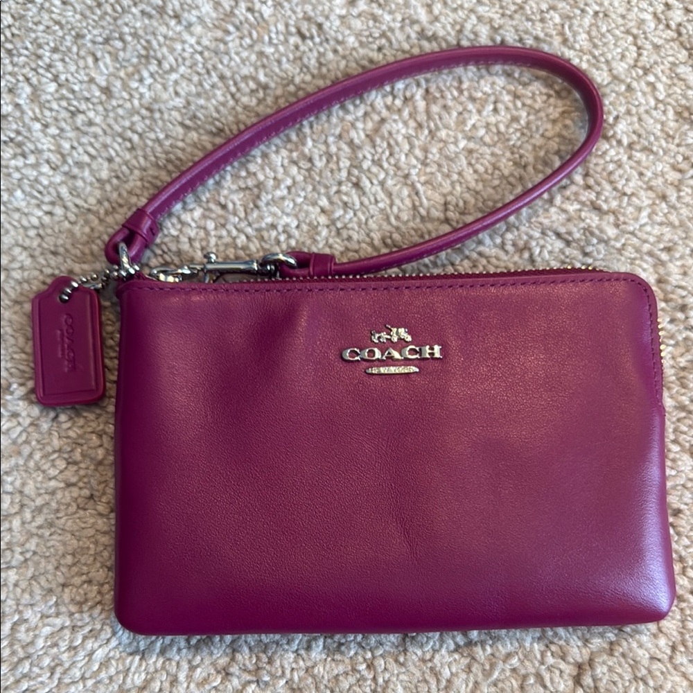 NWOT Coach Women's Magenta Wristlet